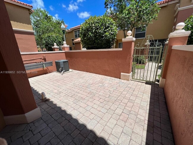 721 SW 107th Ave in Pembroke Pines, FL - Building Photo - Building Photo