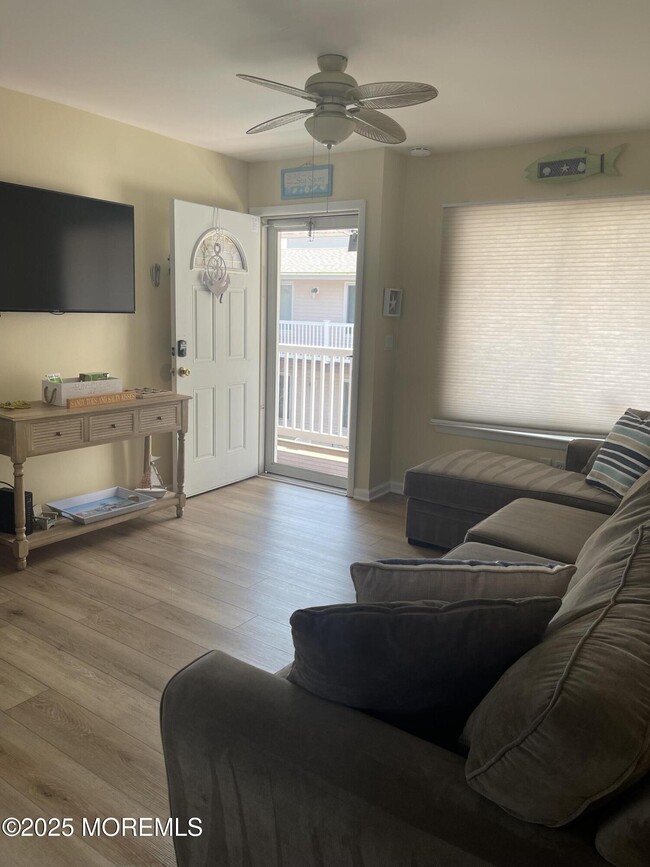 14 Bay Blvd in Seaside Heights, NJ - Foto de edificio - Building Photo