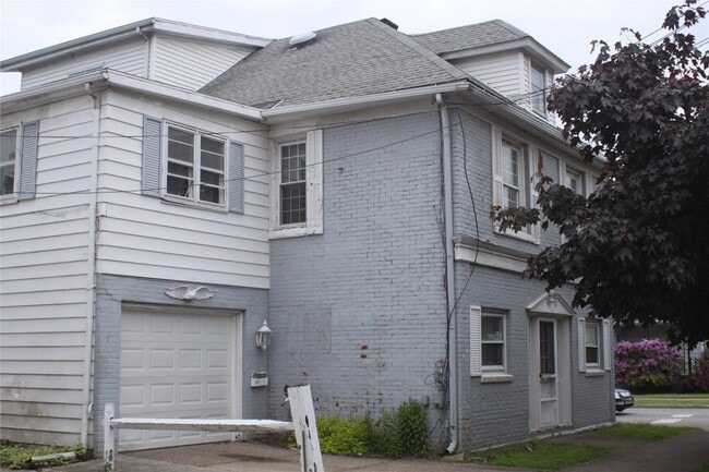 property at 2902 Cascade St