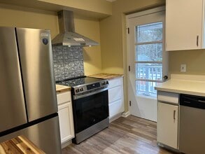 2411 East Ave, Unit 2411-5 East Ave in Rochester, NY - Building Photo - Building Photo