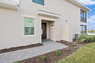 17585 Boracay Ct, Unit 2-102 in Venice, FL - Foto de edificio - Building Photo