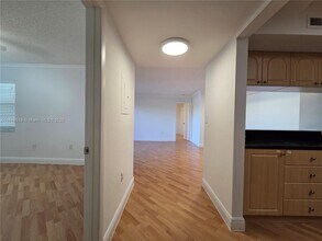 10765 SW 108th Ave in Miami, FL - Building Photo - Building Photo