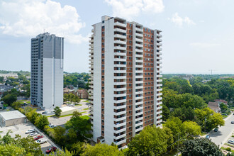 Hillburn Apartments in Toronto, ON - Building Photo - Building Photo