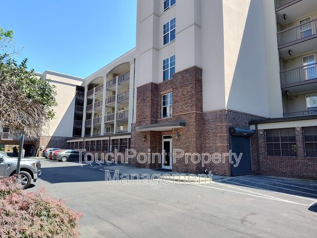 property at 405 W 7th St