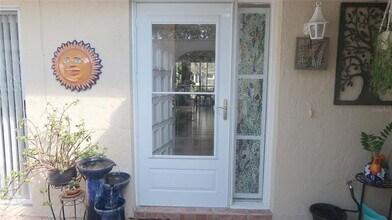 5223 Villa Majorca Ct in Sarasota, FL - Building Photo - Building Photo