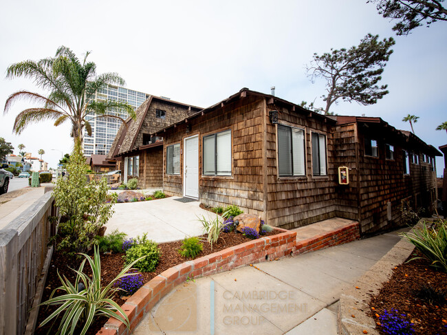 1020-1026 Coast Blvd S., 1024 Coast Blvd S. in La Jolla, CA - Foto de edificio - Building Photo