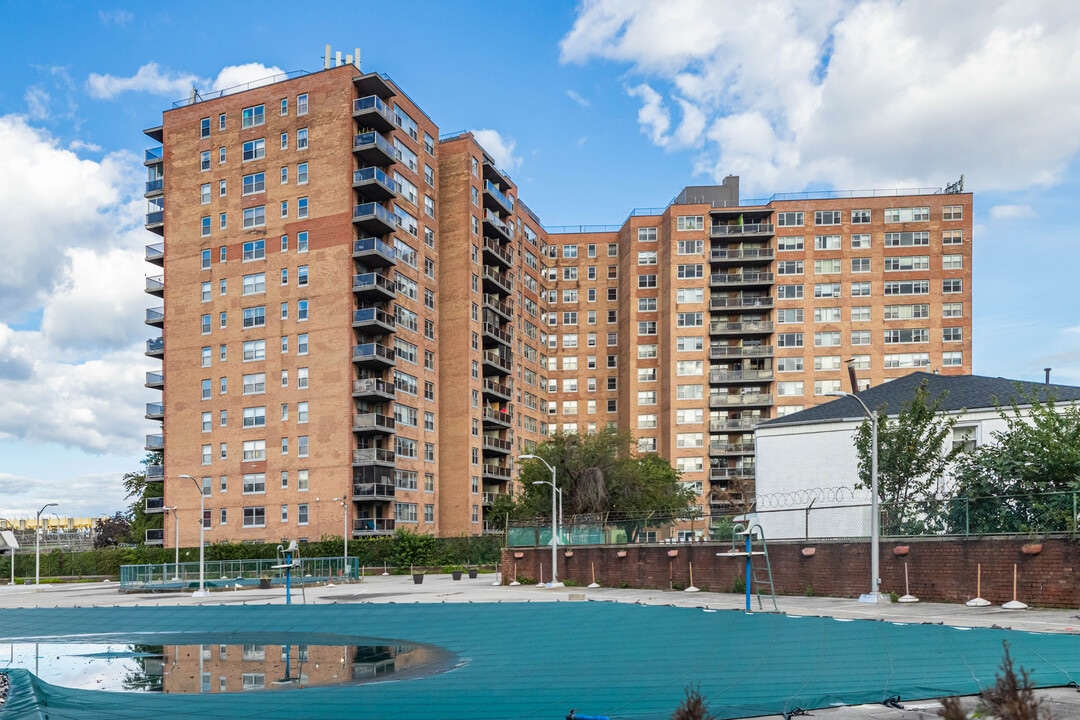 Fairview at Forest Hills in Forest Hills, NY - Building Photo