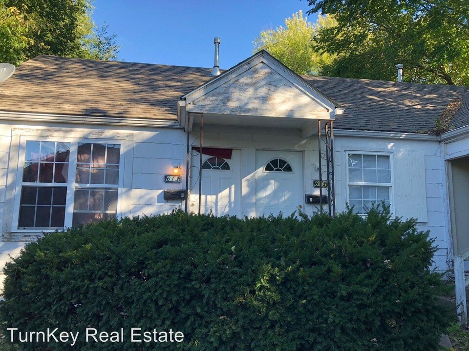 613 W Madison St in Springfield, MO - Building Photo