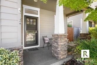 172 Willow Springs Dr in Talent, OR - Building Photo - Building Photo