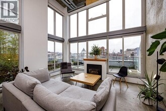 289 Alexander St in Vancouver, BC - Building Photo - Building Photo