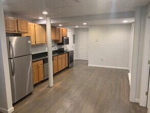 61 Park Dr, Unit D in Boston, MA - Foto de edificio - Building Photo