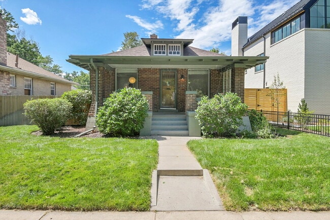 property at 975 S Vine St