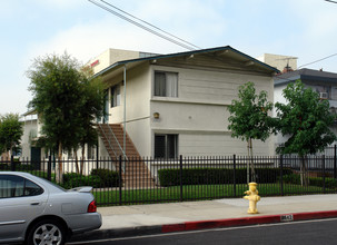 The Oasis Apartments in Hawthorne, CA - Building Photo - Building Photo