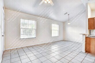 427 Lindsey St in San Marcos, TX - Building Photo - Building Photo