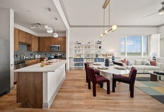 Halstead in Houston, TX - Foto de edificio - Building Photo