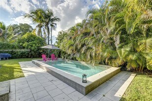 1637 Cleveland St in Hollywood, FL - Building Photo