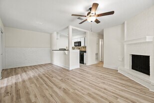 2116 N Austin Ave in Pearland, TX - Building Photo