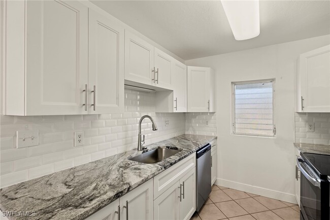 708 Victoria Dr in Cape Coral, FL - Building Photo - Building Photo