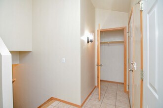 235 Cavil Way in De Pere, WI - Building Photo - Building Photo