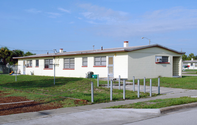 707 Barbara Jenkins St in Cocoa, FL - Foto de edificio - Building Photo