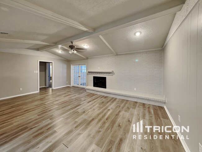 545 Sharp Dr in Desoto, TX - Building Photo - Building Photo