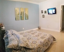 4122 N Circle Dr in Hollywood, FL - Building Photo - Building Photo