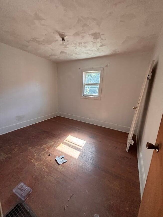 567 W Leafland Ave in Decatur, IL - Building Photo - Building Photo