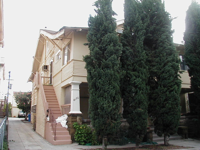 4136 Rosewood Ave in Los Angeles, CA - Building Photo - Building Photo