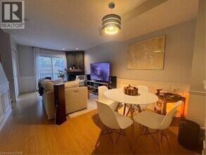 465 Beechwood Pl in Waterloo, ON - Building Photo - Building Photo