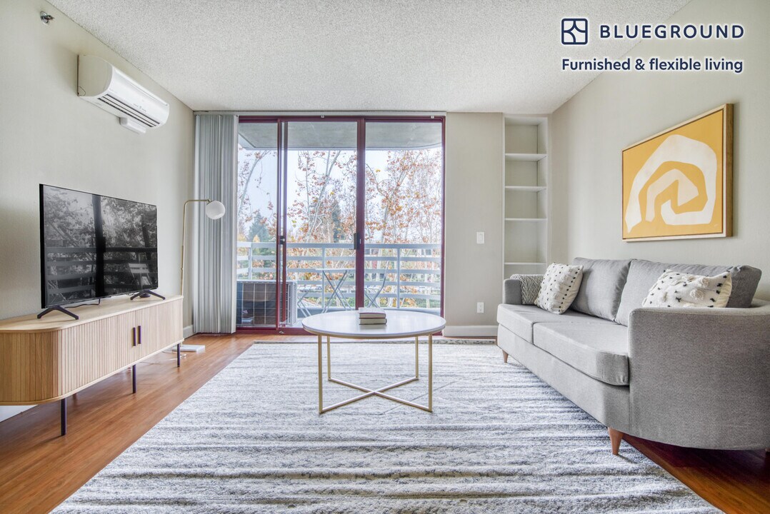 20350 Stevens Creek Blvd in Cupertino, CA - Building Photo