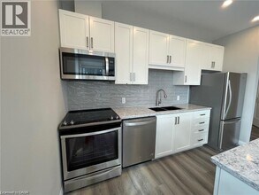 104 Garment St in Kitchener, ON - Building Photo - Building Photo