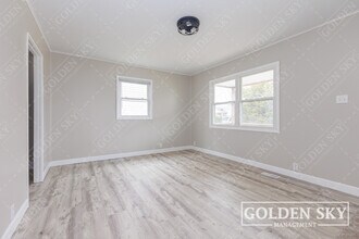 2312 S Pershing Dr in Muncie, IN - Foto de edificio - Building Photo