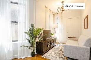 73 Monroe St, Unit A in New York, NY - Building Photo