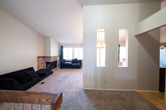 9154 Neill Lake Rd in Eden Prairie, MN - Building Photo - Building Photo