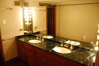 Beaconsfield Condos in Houston, TX - Foto de edificio - Interior Photo