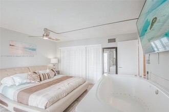 1340 Lincoln Rd in Miami Beach, FL - Building Photo - Building Photo