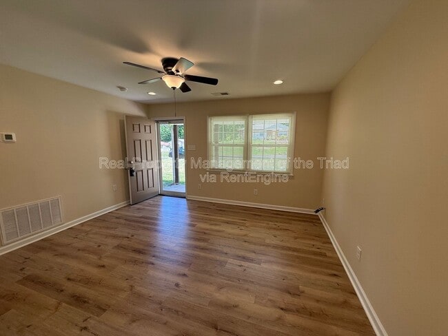 5208 Larkspur Dr in Winston-Salem, NC - Building Photo - Building Photo