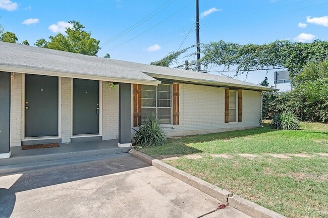 2712 St Edwards Cir, Unit A in Austin, TX - Building Photo - Building Photo