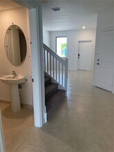 20588 NE 5th Pl in Miami, FL - Foto de edificio - Building Photo