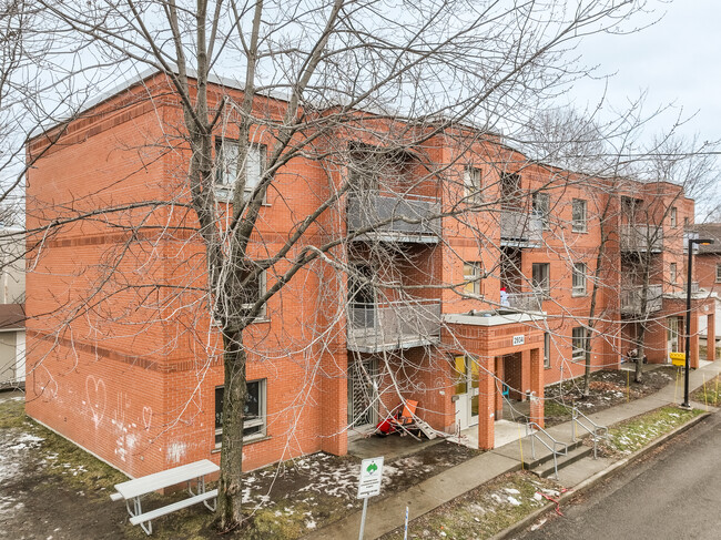 2183 Louise-Cloutier Av in Québec, QC - Building Photo - Building Photo