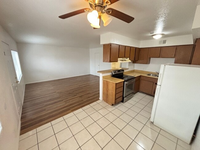 4796 Nova Ln in Las Vegas, NV - Building Photo - Building Photo