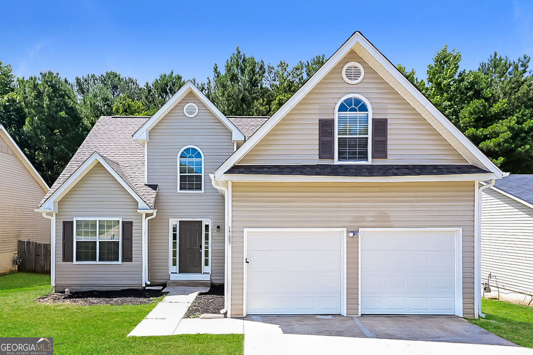 1789 Portwest Way in Hampton, GA - Foto de edificio