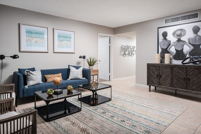 Fairways of Inverrary in Lauderhill, FL - Foto de edificio - Building Photo