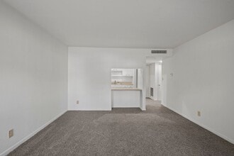 The Landings at Red Rock in Tullahoma, TN - Building Photo - Interior Photo