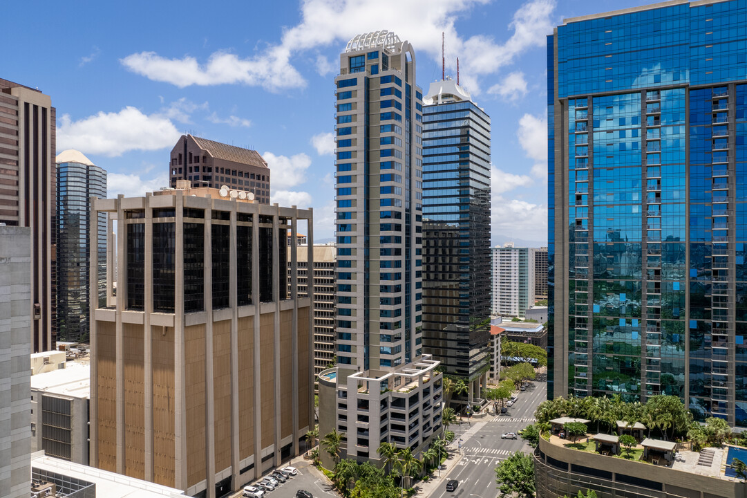 Pinnacle Honolulu in Honolulu, HI - Building Photo