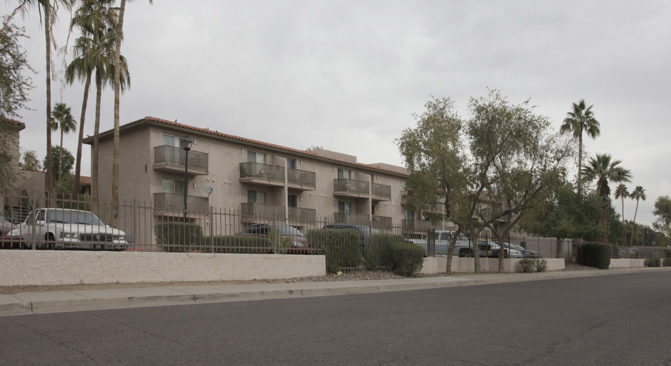 Buenas off the Highway in Phoenix, AZ - Building Photo