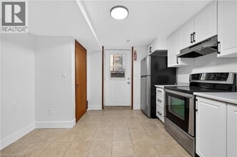 369 Berkindale Dr in Hamilton, ON - Building Photo - Building Photo