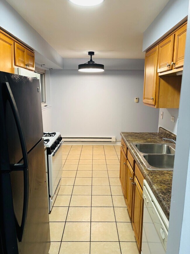 1915 White Chapel Dr in Mount Prospect, IL - Building Photo - Building Photo