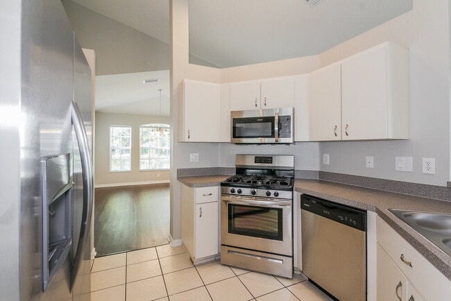 11111 Newbridge Dr in Riverview, FL - Foto de edificio - Building Photo