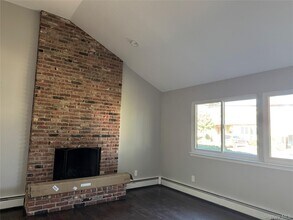 39 B S Norwood Rd in Sands Point, NY - Foto de edificio - Building Photo
